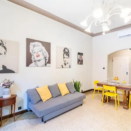 Vintage Charm & Color, And Spacious アパート ヴェネツィア