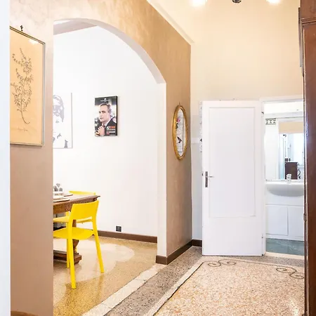 Vintage Charm & Color, And Spacious Apartman *